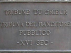 la tribuna del banditore alla chiesa di Hône (8611 bytes)